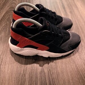 Nike Air Huarache Run GS Black Red Grey Kids Sneakers 654275-010 Size 6Y flaw **
